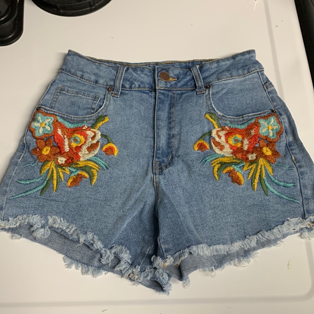 Route 66 high waisted With embroidered flowers